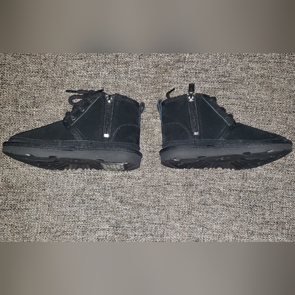 UGG Unisex-Child Neumel Ii Boot - Size 12 - Picture 3 of 6